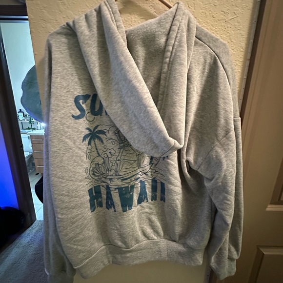 Beachy Zip-Up Grey Hoodie: Soft Inside, Stylish Outside - Picture 2 of 3